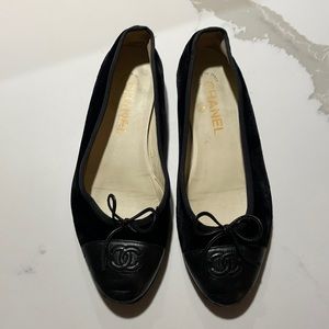 CHANEL Ballerina size 37.5 Velvet